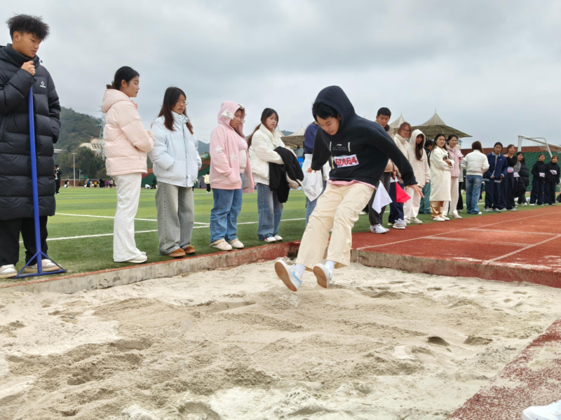 运动飞扬，青春正好

——新闻传播系学子尽享运动会次日时光