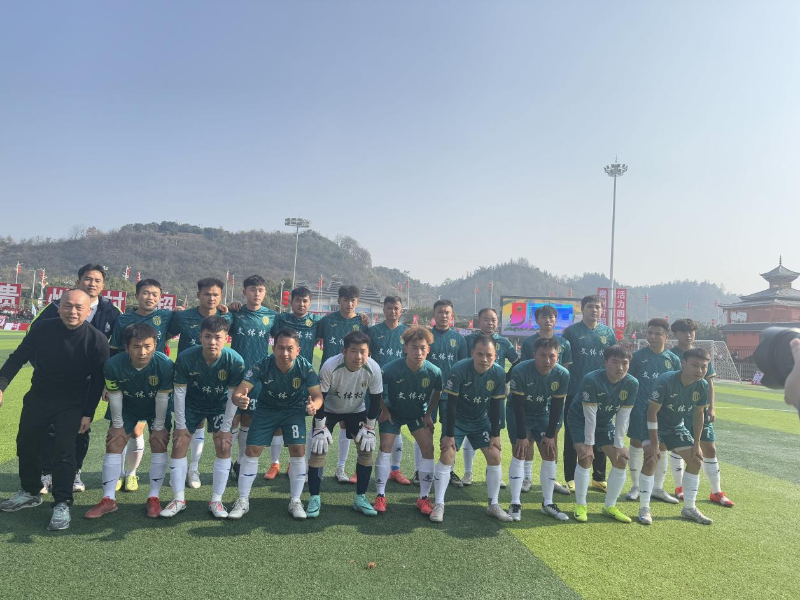 贺镭：村超赛场与校园生活的逐梦少年
